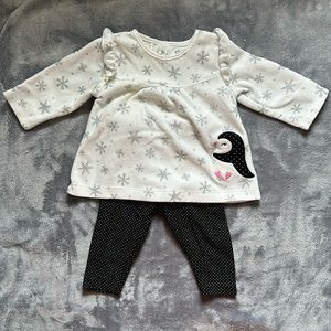 Child of Mine by Carters Penguin Outfit Size 0-3 Months